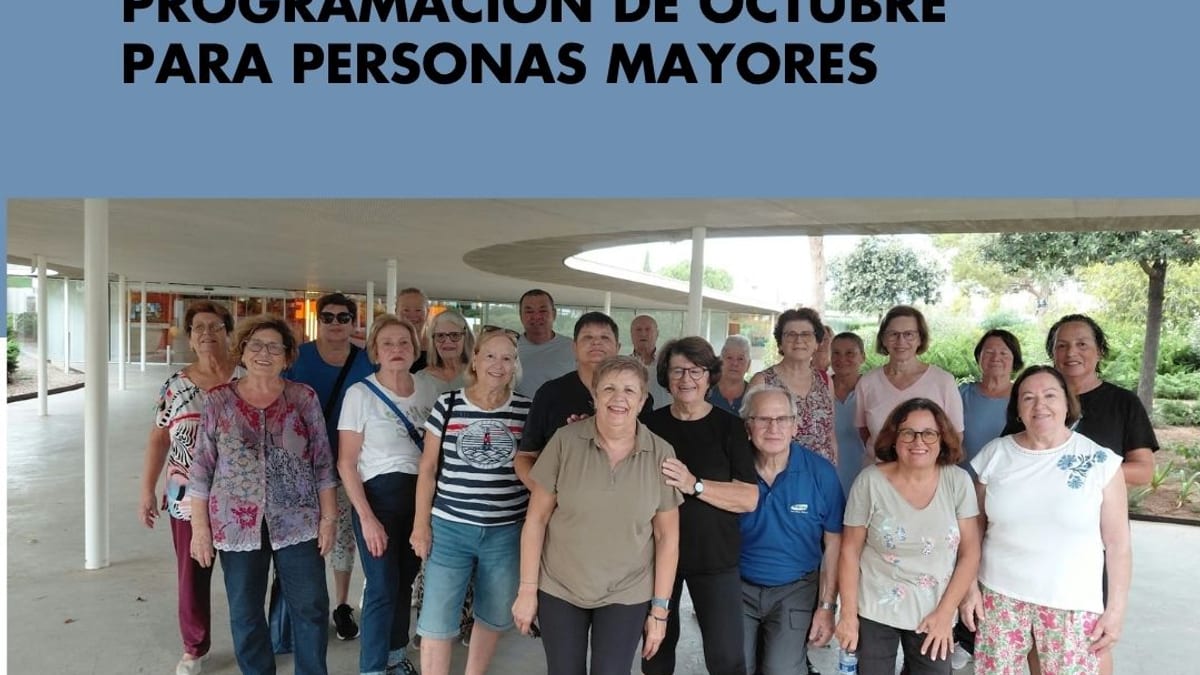 Cartel informativo del Ayuntamiento de Santa Eulària des Riu con la programación de octubre para personas mayores