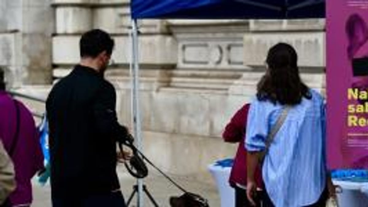 Material de la campaña de concienciación sobre recogida de heces y orines de mascotas en Santander