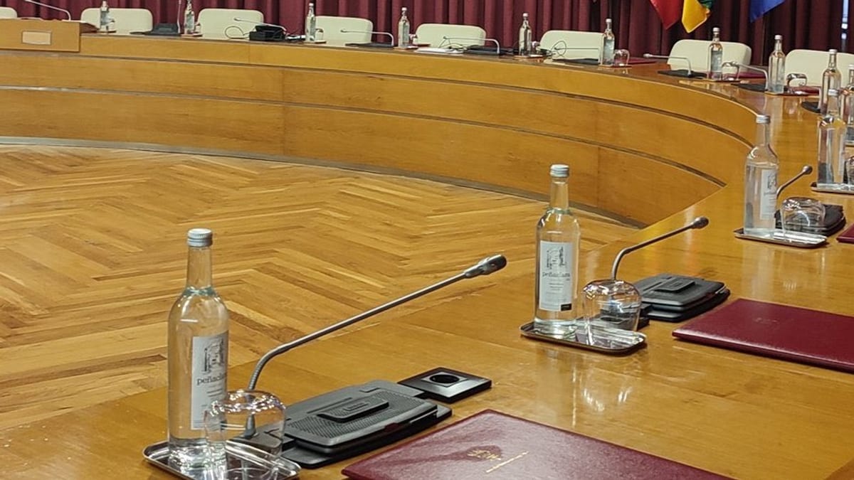 Cartel de la segunda sesión del Debate Ciudad Logroño con portavoces de grupos municipales