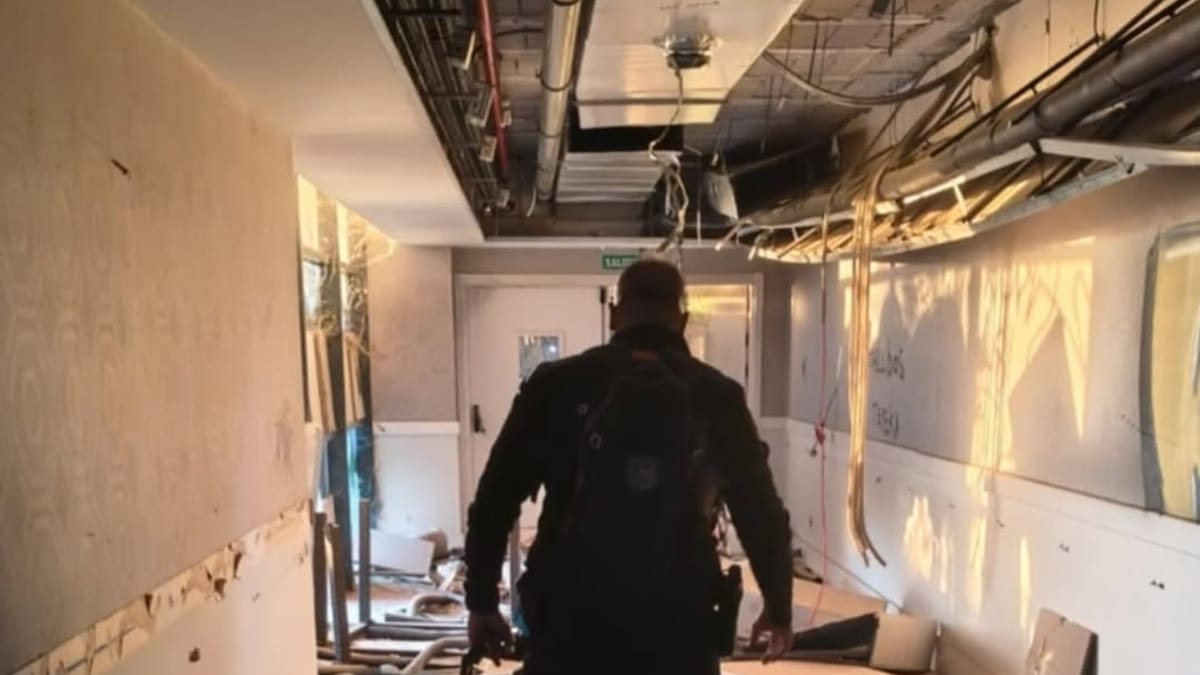 Vallado de seguridad antiocupación en el edificio Villafal de Paracuellos de Jarama