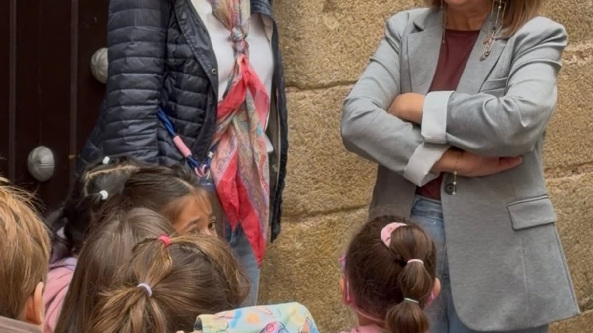 Niños participando en actividades culturales durante la Semana de Puertas Abiertas de la Diputación de Cáceres