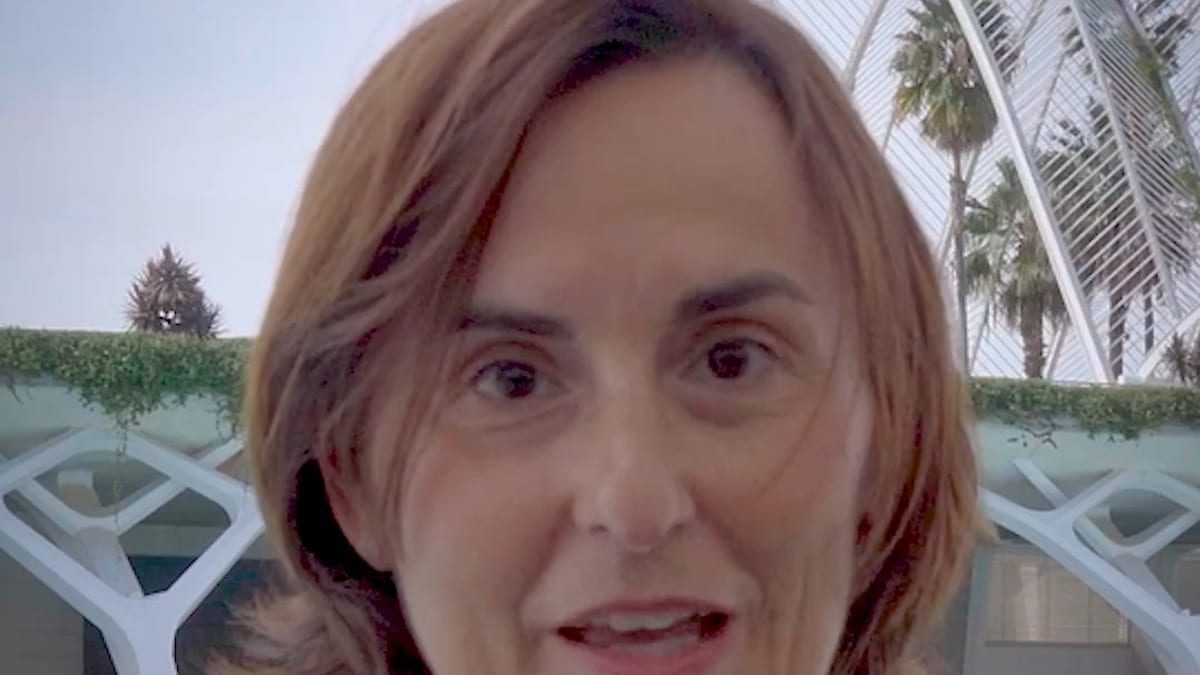 Mayte Bacete, directora general de MaxLinear España y presidenta del Valencia Silicon Cluster, analizando los retos de la industria de semiconductores
