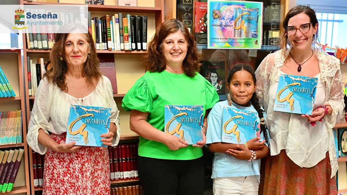 Presentación del cuento infantil 'Instantes' en la Biblioteca Municipal de Seseña con la escritora Estefanía Morales y niños asistentes