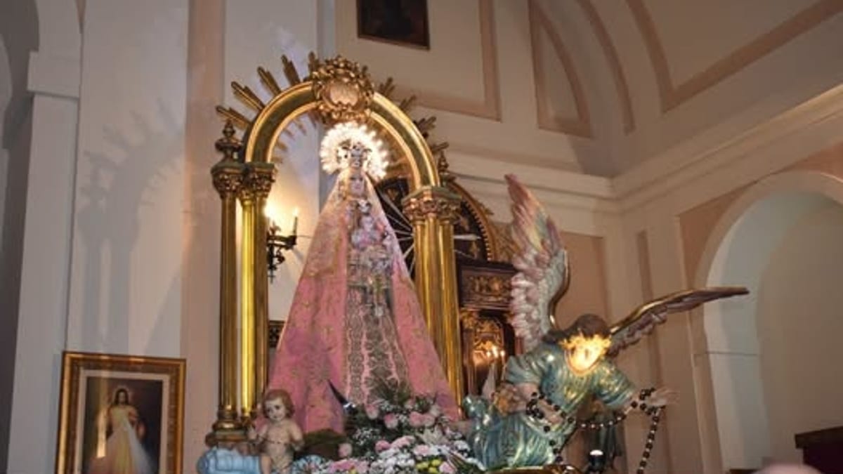 Cartel de celebración de la Virgen del Rosario, patrona de Seseña, con misa y procesión