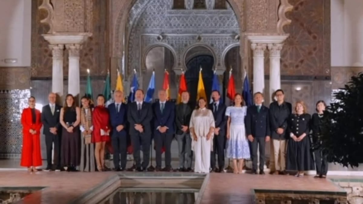 El alcalde de Sevilla con representantes de ciudades de la Alianza Iberoamérica 500+ en el Real Alcázar