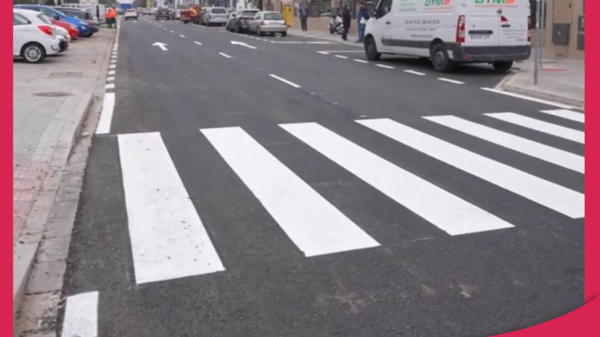 Cartel informativo sobre la inversión de 362.000 euros para renovar calzadas en los polígonos empresariales Store, El Pino, Nuevo Calonge y Calonge de Sevilla
