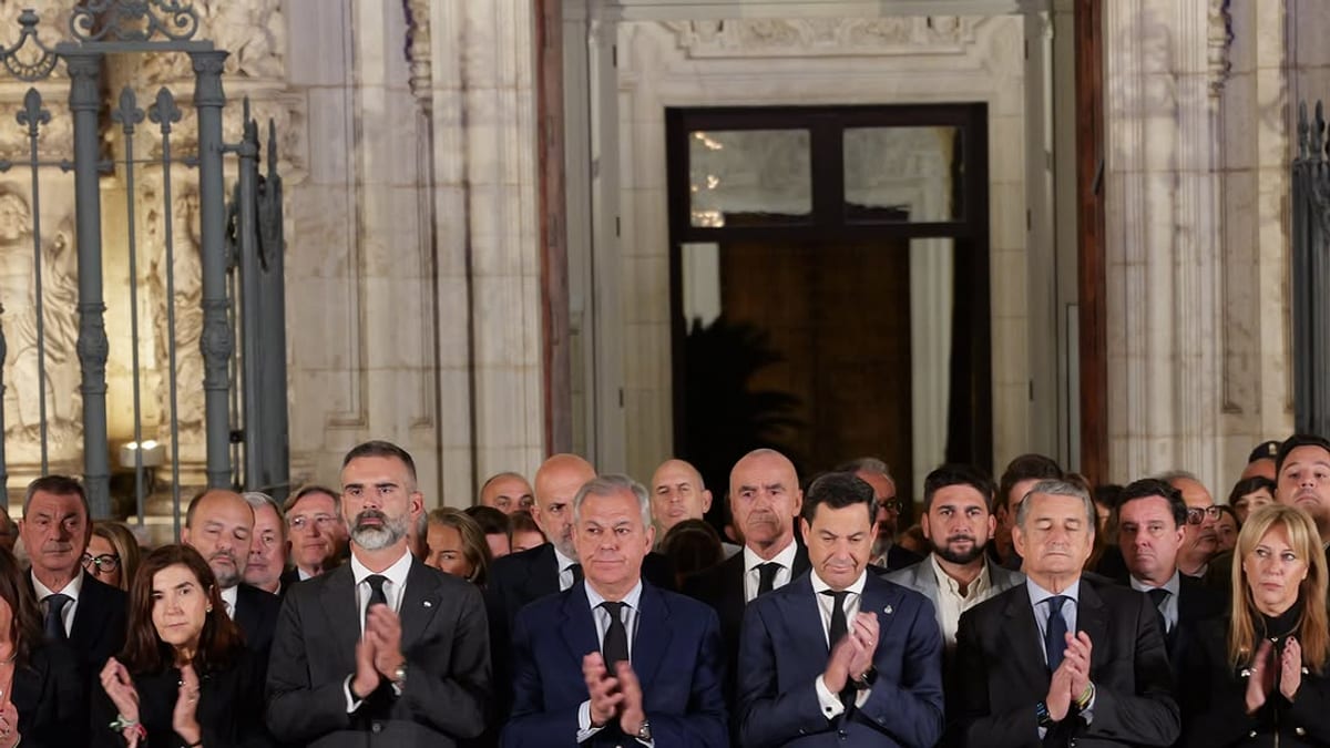 Imagen de homenaje a las víctimas del accidente ferroviario publicada por el Ayuntamiento de Sevilla