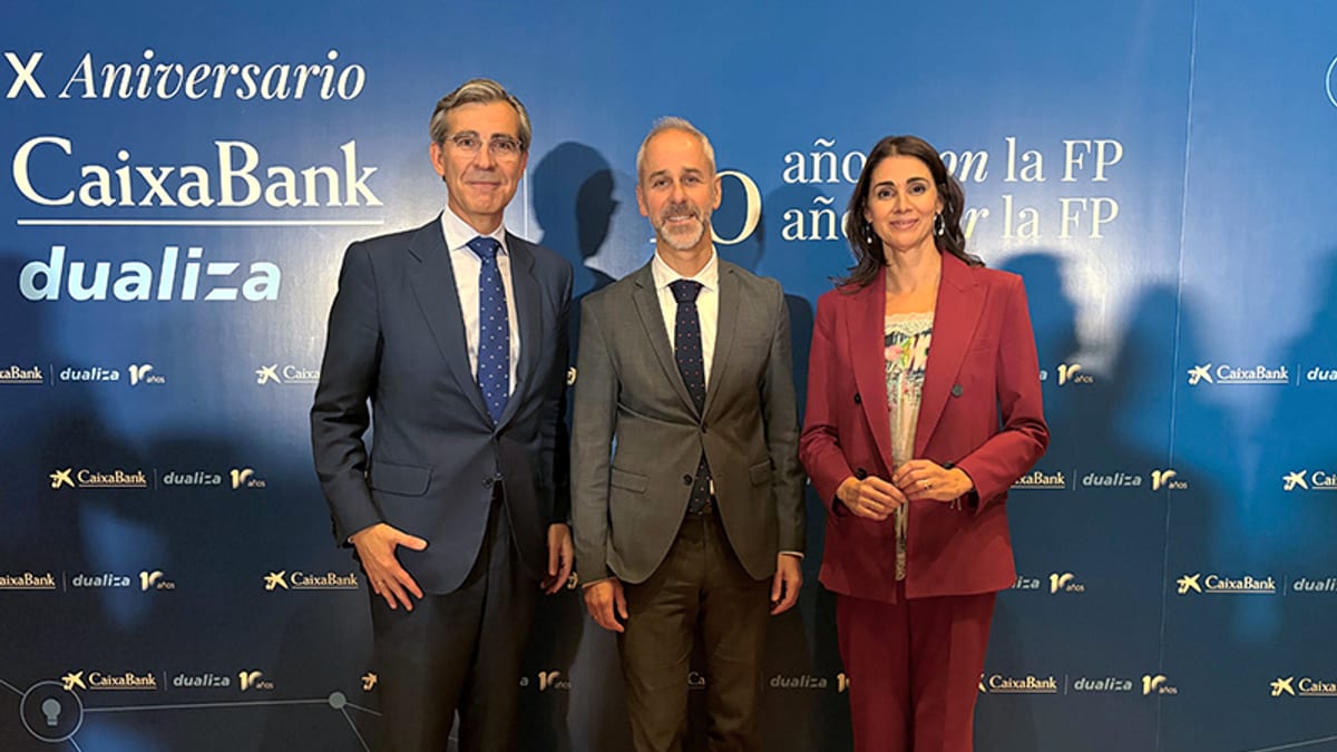 Consejero de Educación en el acto del décimo aniversario de CaixaBank Dualiza