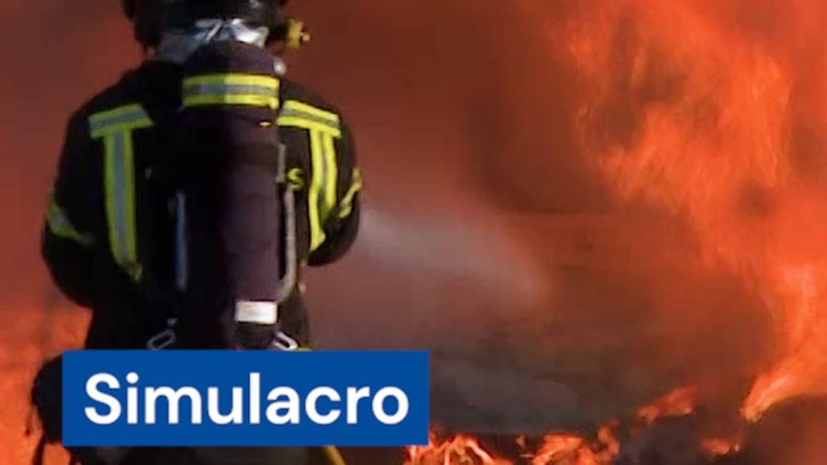Simulacro de catástrofes con más de 500 efectivos de emergencias y seguridad en la base aérea de Cuatro Vientos