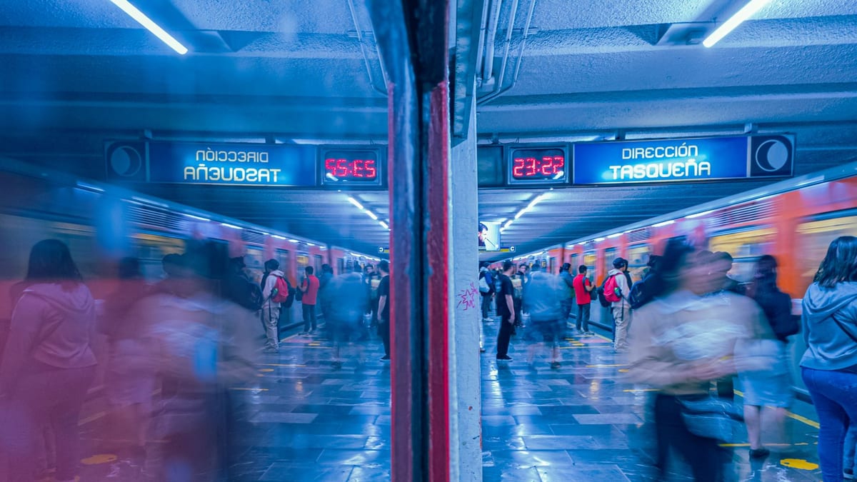 Simulacro de emergencias en Metro de Sevilla con participantes en estación de Ciudad Expo