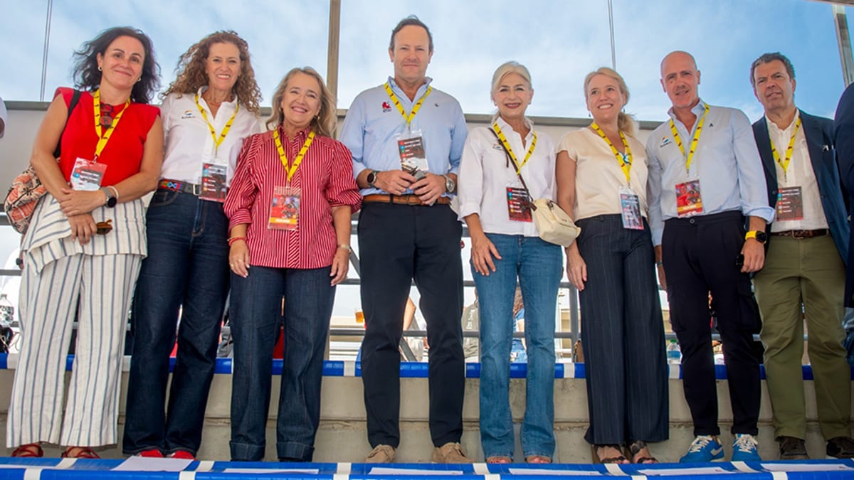 Autoridades y representantes en La Cartuja durante el encuentro de rugby femenino España-Sudáfrica