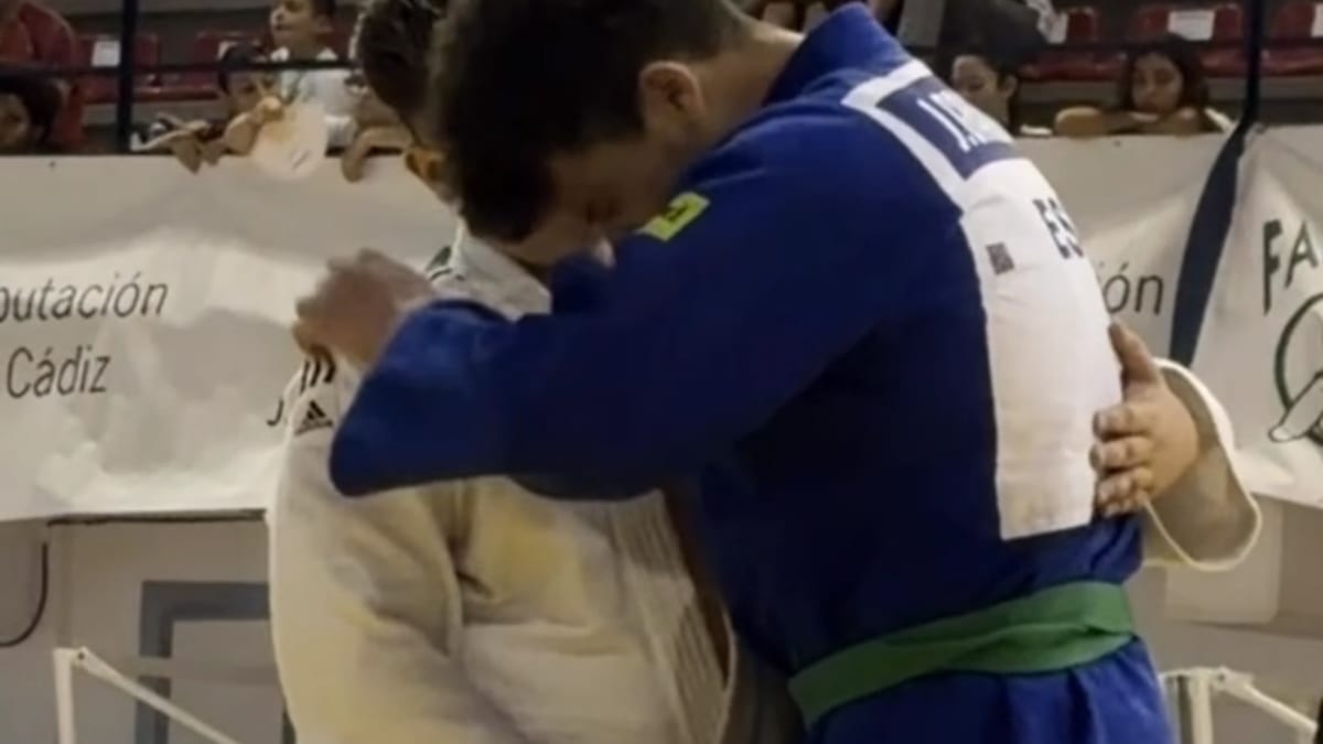 Competidor de judo en acción durante la Supercopa de España celebrada en Cádiz