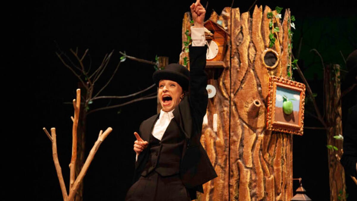 Escena de la obra Tá de danza teatro de la compañía Escena Miriñaque, ganadora del Premio Nacional de las Artes Escénicas