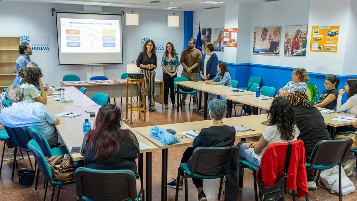 Cartel informativo de los talleres de Parentalidad Positiva del Ayuntamiento de Huelva