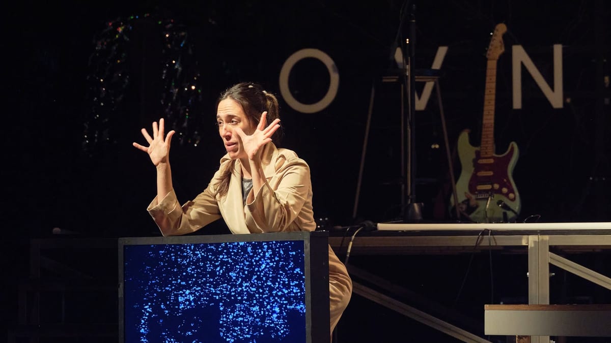 Cartel promocional de la obra 'Vendrán los alienígenas y tendrán tus ojos' del Teatro Bretón de Logroño