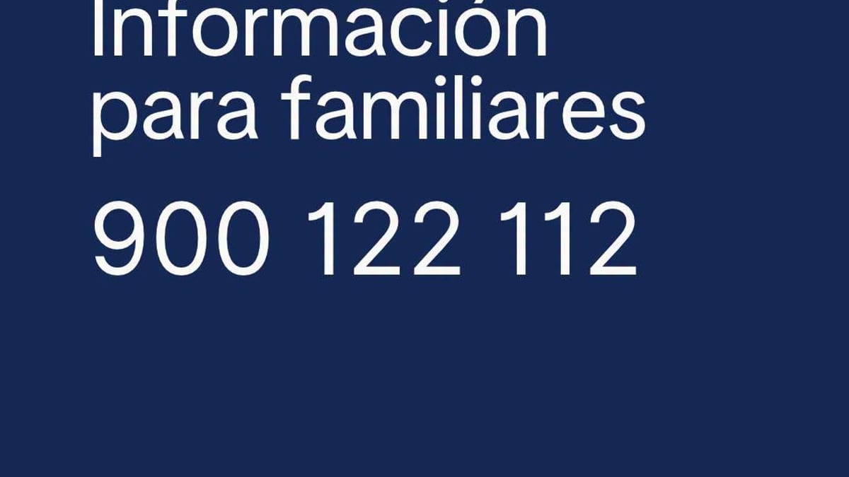 Cartel informativo con el teléfono de información 900 122 112 para familias del accidente ferroviario, logotipo de Castilla-La Mancha