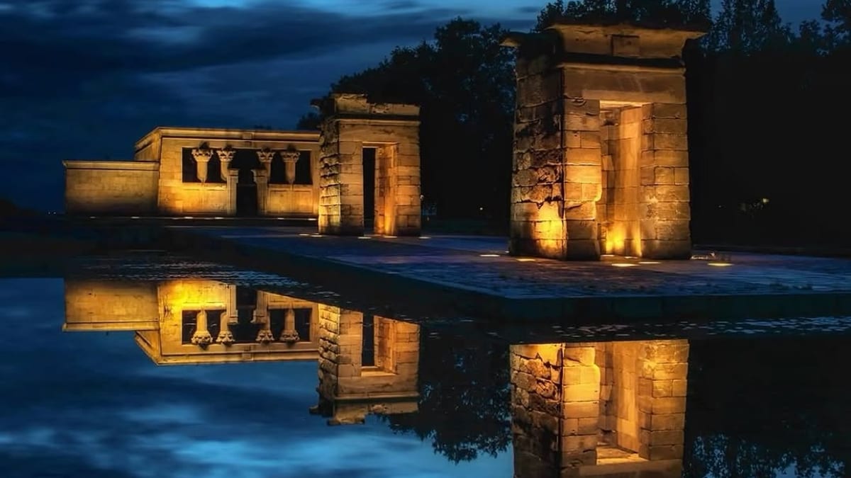 Postal del Templo de Debod de Madrid, monumento icónico del patrimonio cultural madrileño