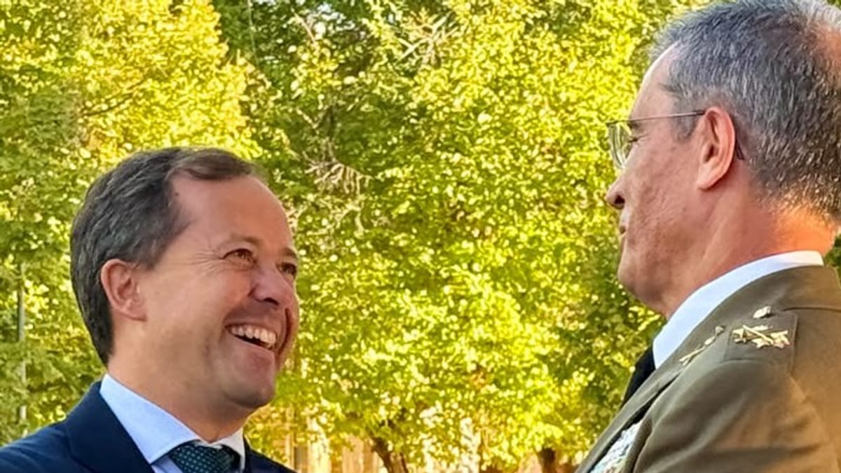 Teniente general Francisco Javier Marcos recibiendo el premio 2026 de la Academia de Ciencias Sociales y Humanidades de Castilla-La Mancha en Toledo