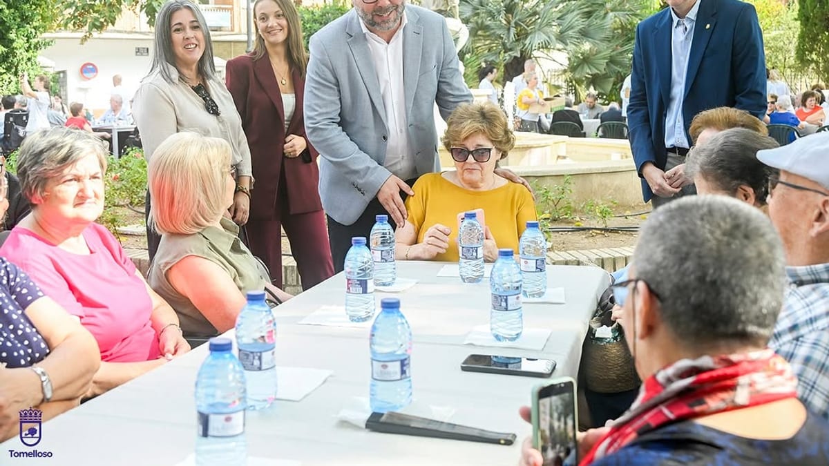 Jornada de Convivencia con motivo del Día Internacional de las Personas de Edad en la glorieta María Cristina de Tomelloso
