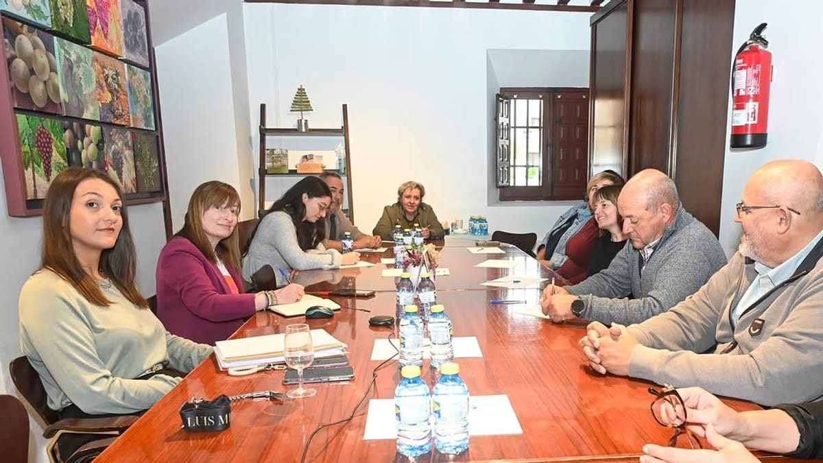Concejal de Turismo de Tomelloso en reunión de valoración de Tomelloso Sabor con expositores