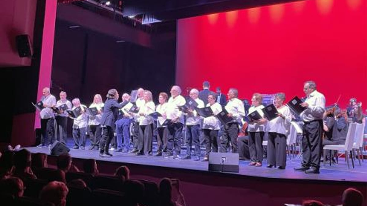 Actuación del coro en el acto conmemorativo del 25 aniversario de Torrafal en Torrejón de Ardoz