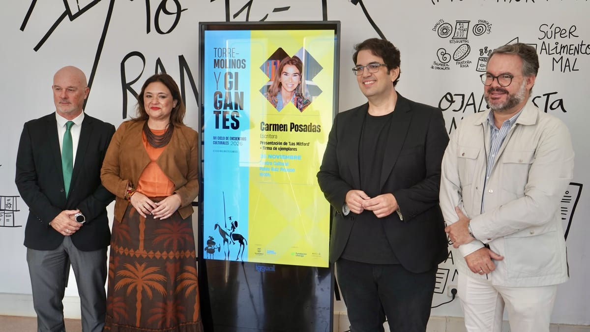 Cartel de programación cultural de Torremolinos con Carmen Posadas y la presentación de 'Las Mitford'