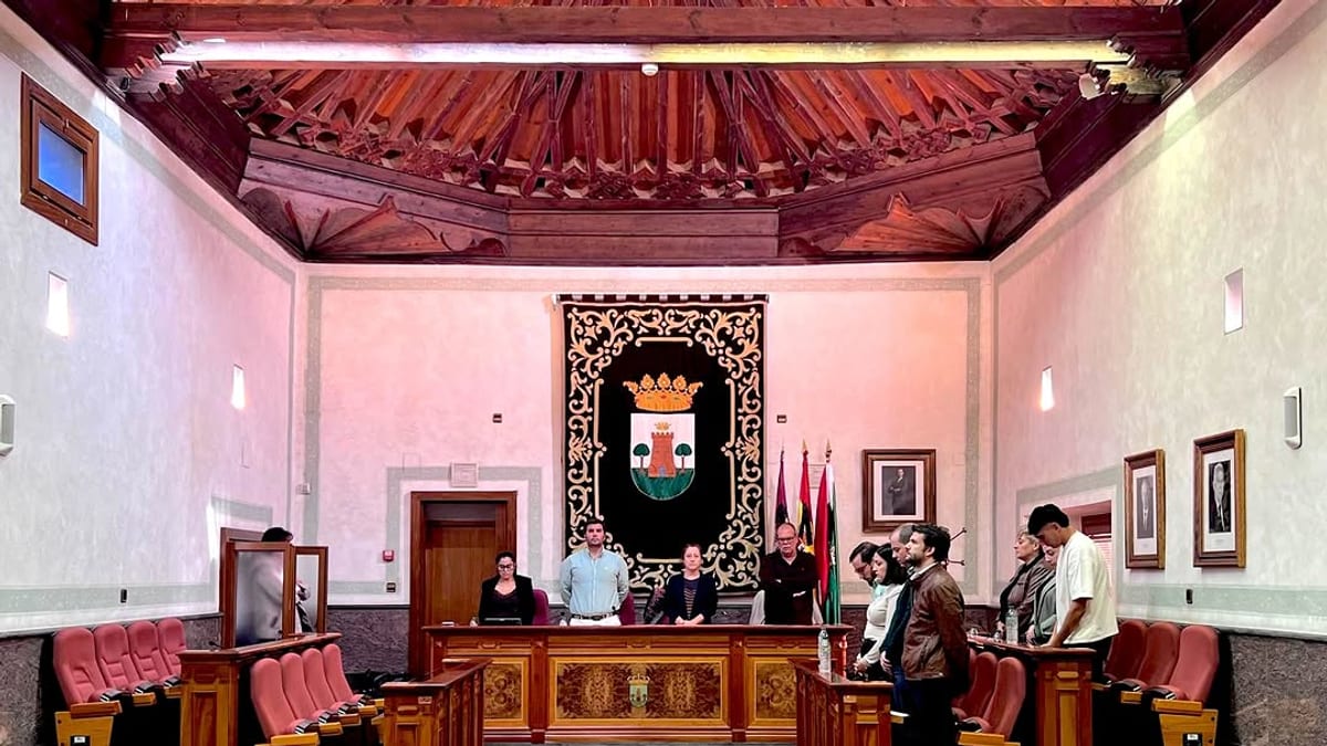 Pleno extraordinario del Ayuntamiento de Torrijos con presencia de miembros de la corporación municipal