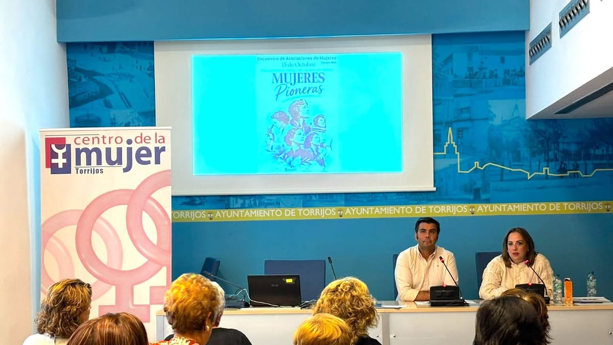 Cartel del encuentro de asociaciones de mujeres de Torrijos, Centro de la Mujer, con tema Mujeres Pioneras para el Día Internacional de la Mujer Rural