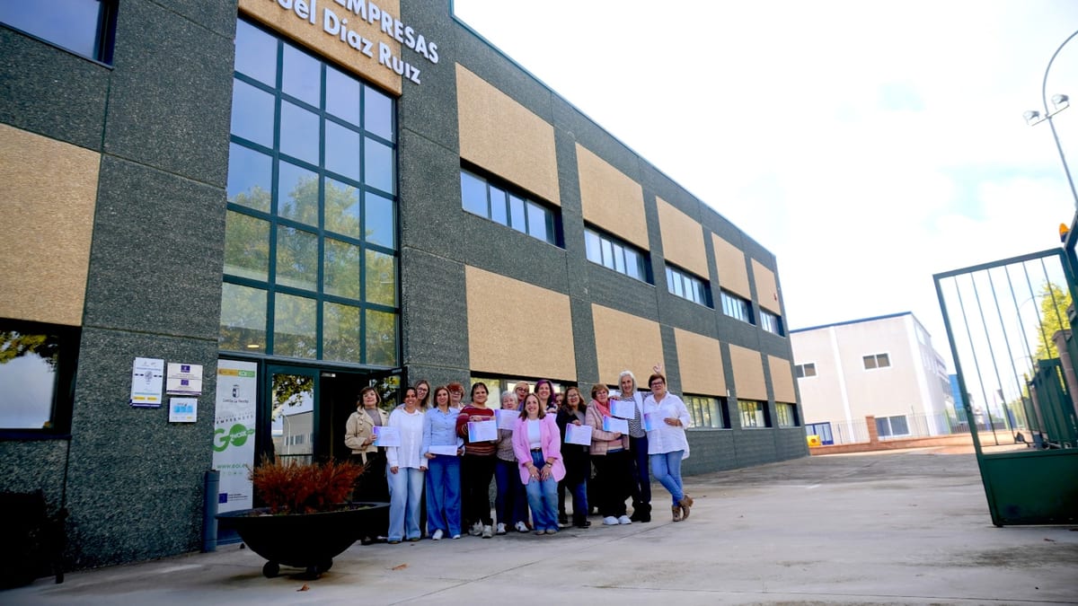 Grupo de participantes en el programa AuténTICas de formación digital en Torrijos