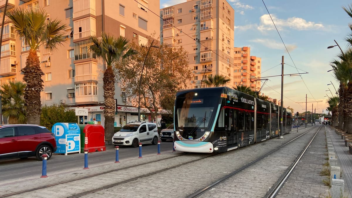 Parada de Hospital Vila del TRAM de Alacant con nuevo ascensor para accesibilidad