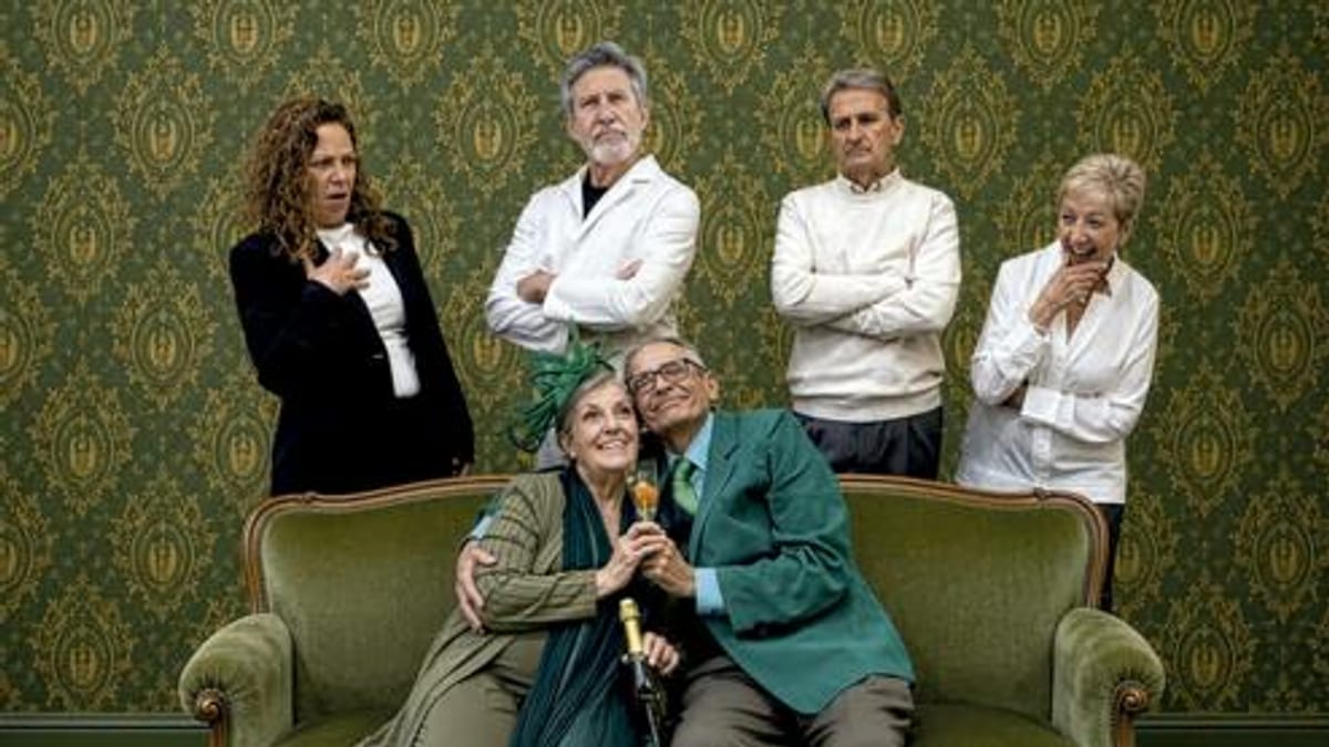 Cartel promocional de la comedia Cosas de papá y mamá del Grupo Alfonso Paso