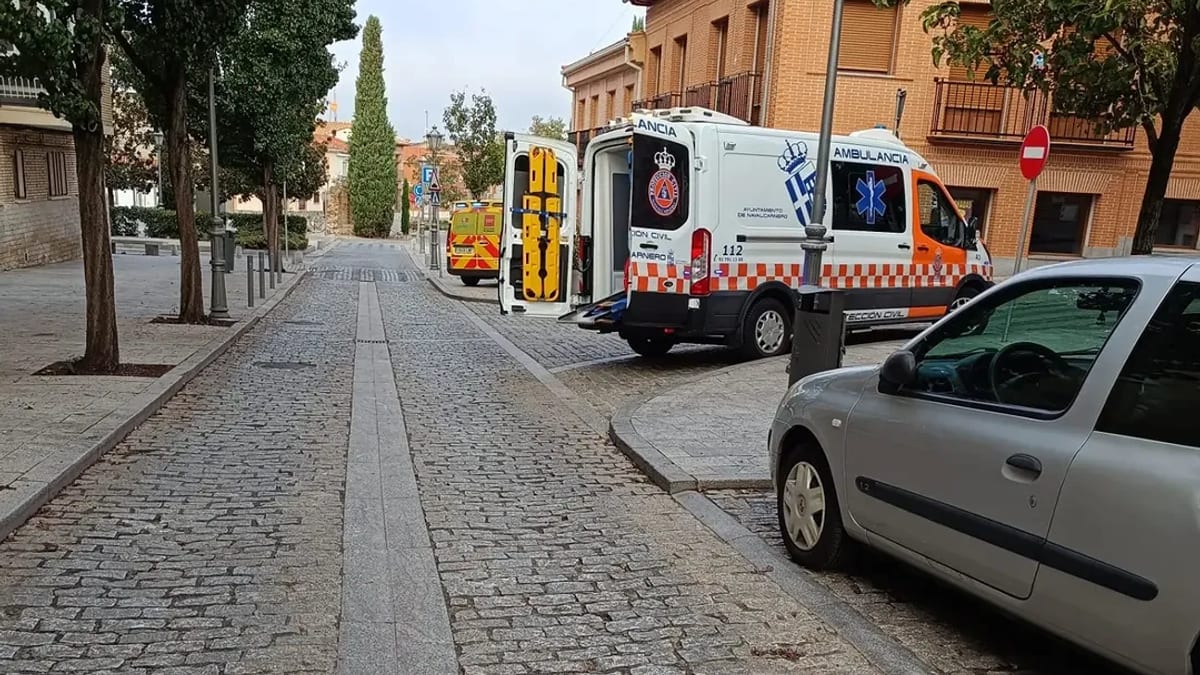 Vehículos ambulancia del Samur de Navalcarnero con distintivos de emergencias 112