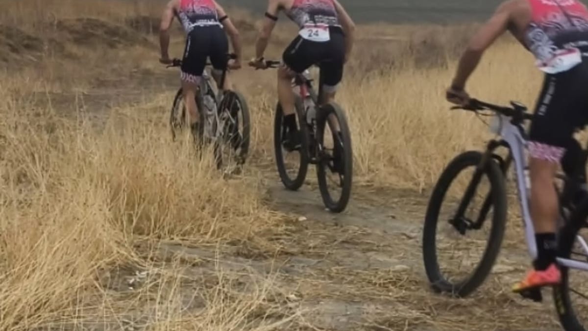 Grupo de participantes en el Campeonato de Madrid de Duatlón Cross de Pinto 2026