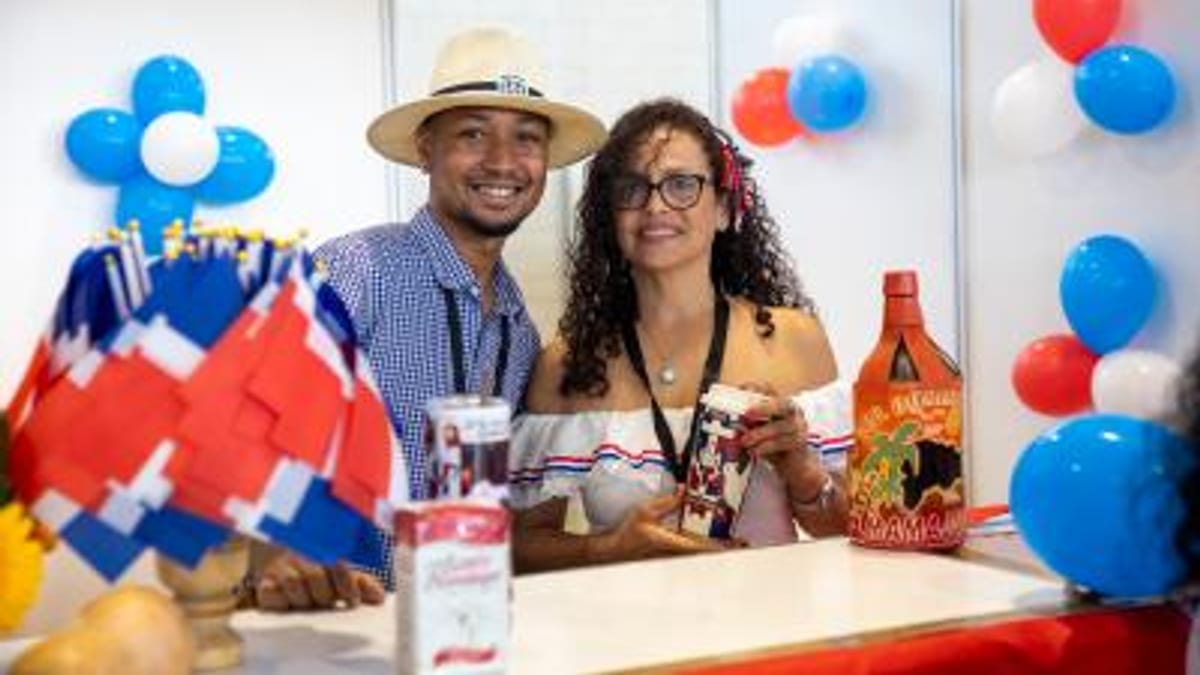 Cartel promocional de la Trobada de Pobles, encuentro multicultural organizado por el Consell d'Eivissa en Ibiza