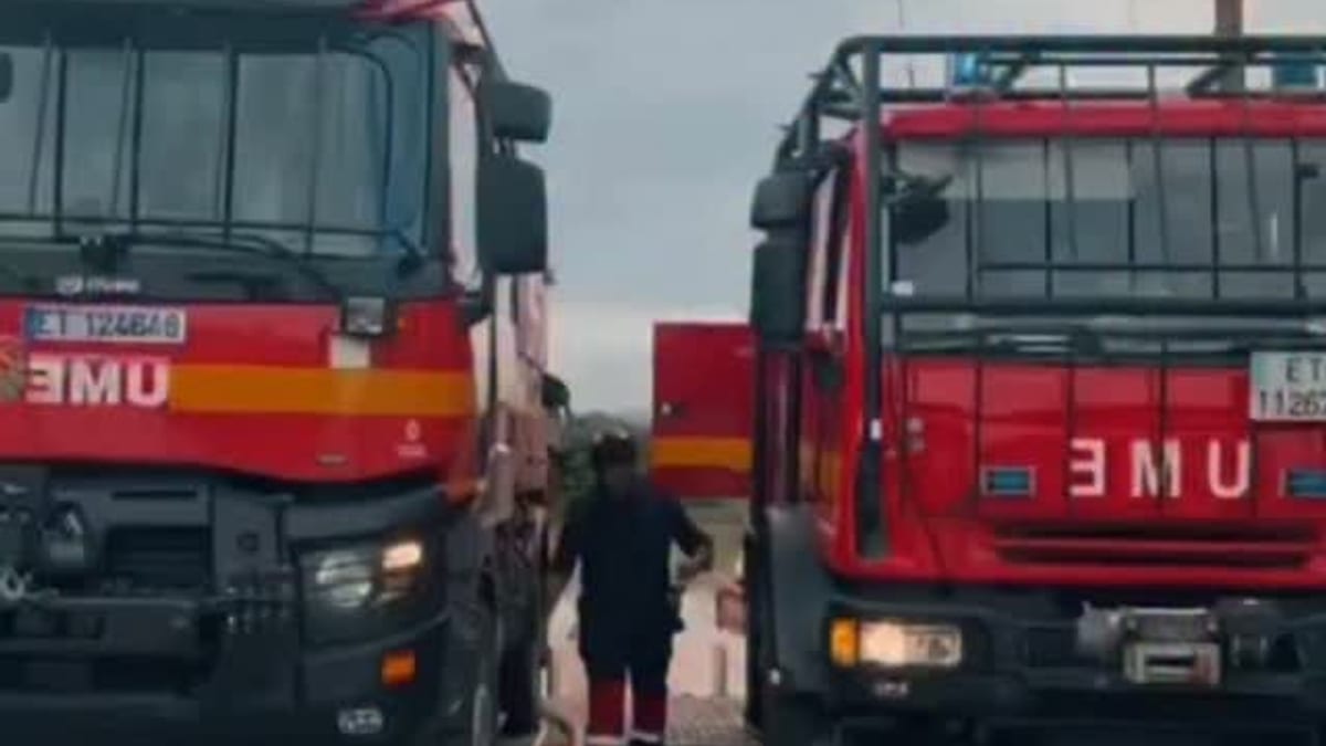 Efectivos de la Unidad Militar de Emergencias realizando tareas de bombeo y desagüe de agua acumulada en las calles de Baleares