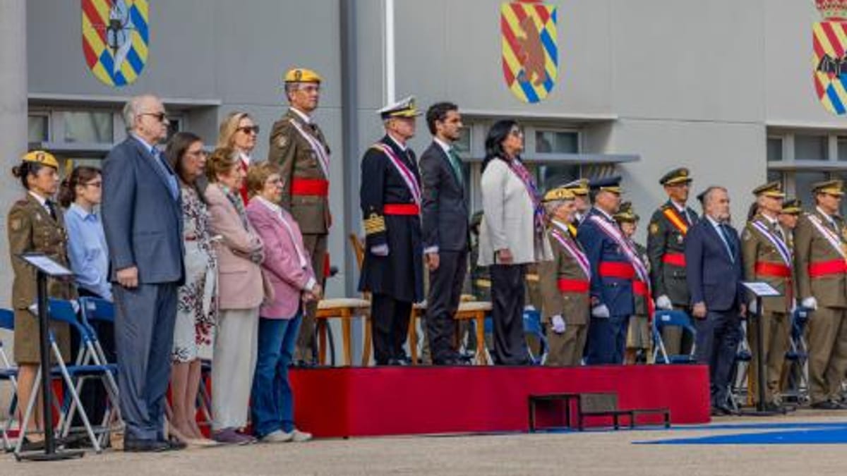 Acto de celebración del XXI aniversario de la UME en la Base Aérea de Torrejón de Ardoz con homenaje a militares