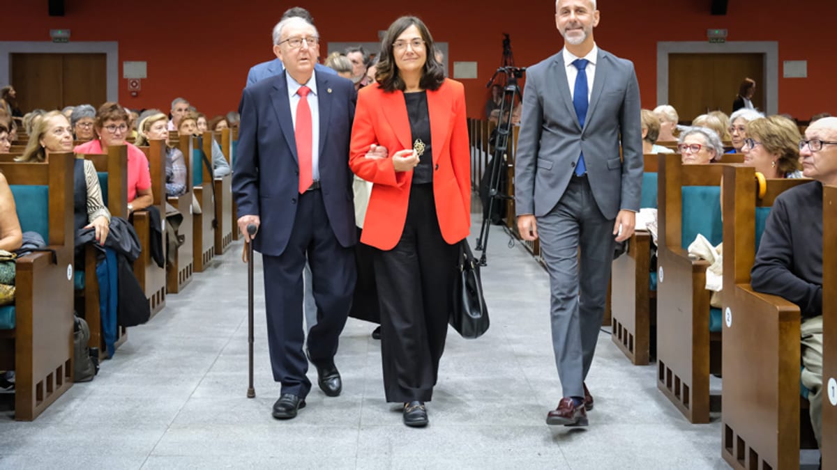 Acto de apertura del curso 2026-2027 de UNATE con asistentes en el interior de una capilla