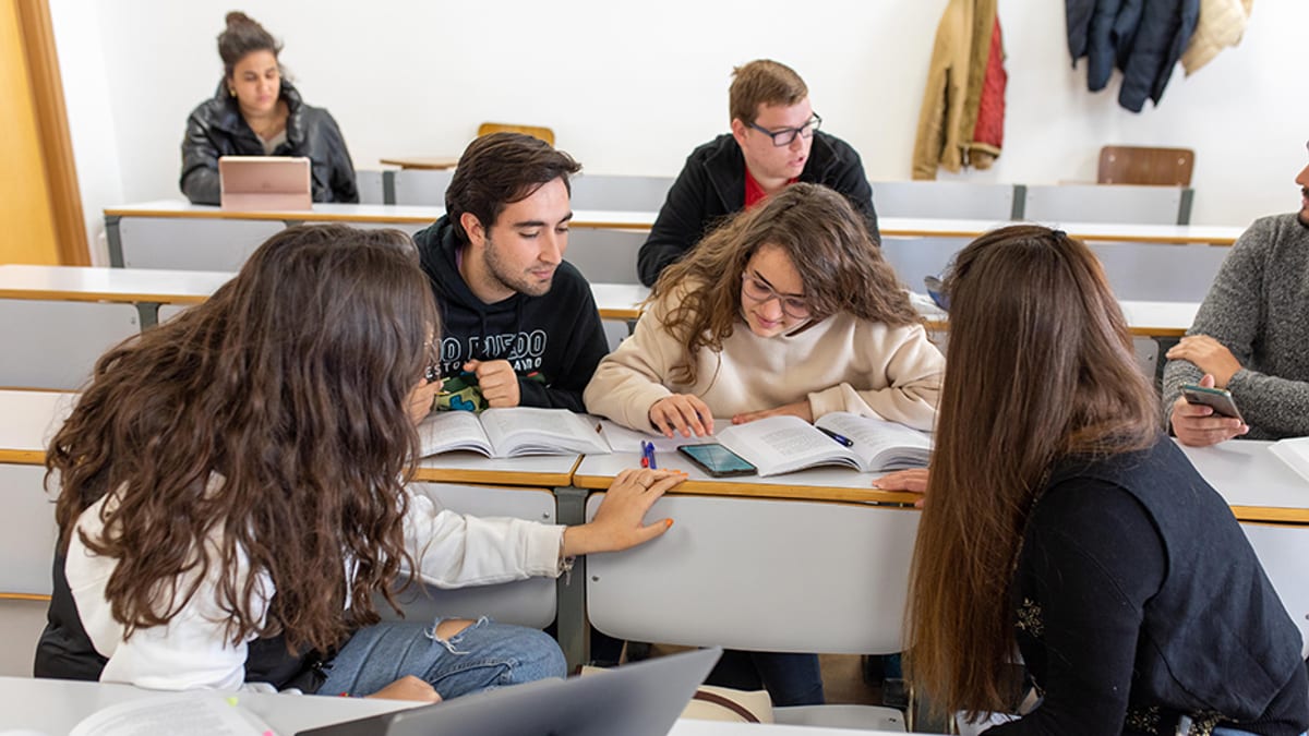 Estudiantes de la Universidad de Córdoba en el campus