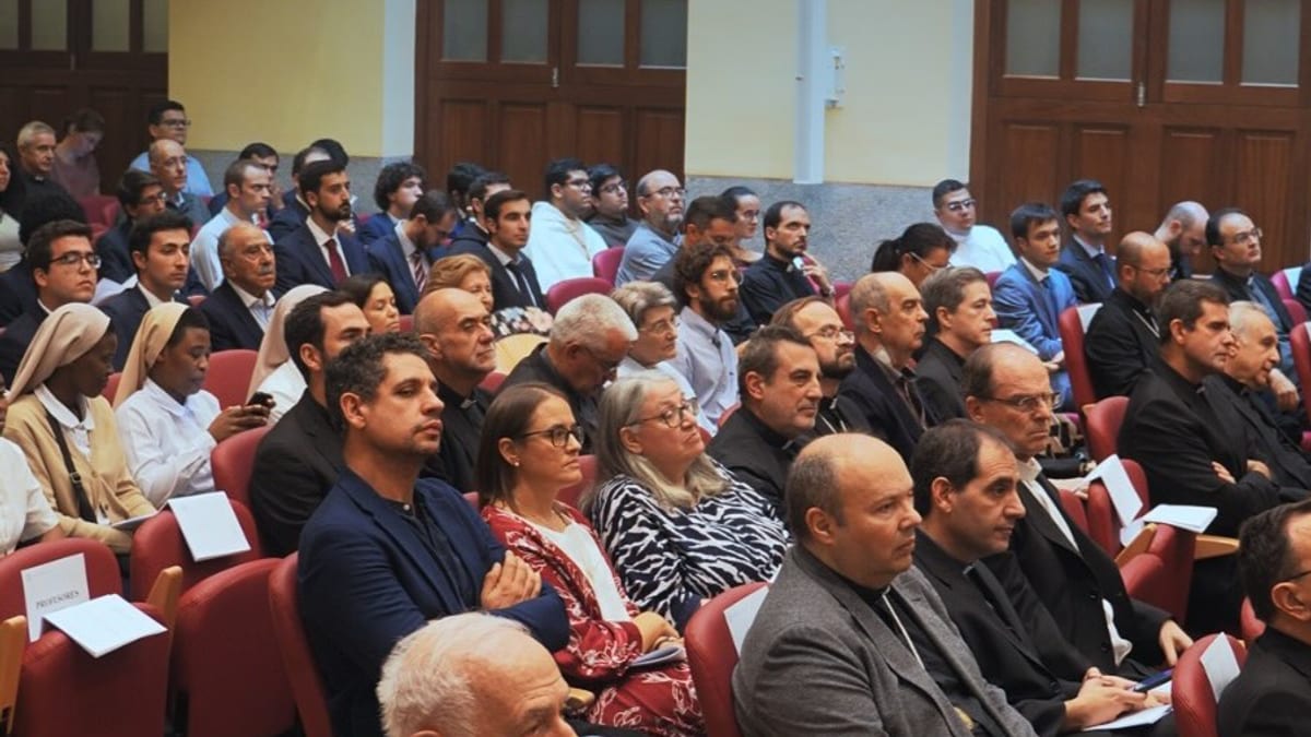 Cardenal José Cobo presidiendo la inauguración del curso 2026-2027 de la Universidad Eclesiástica San Dámaso