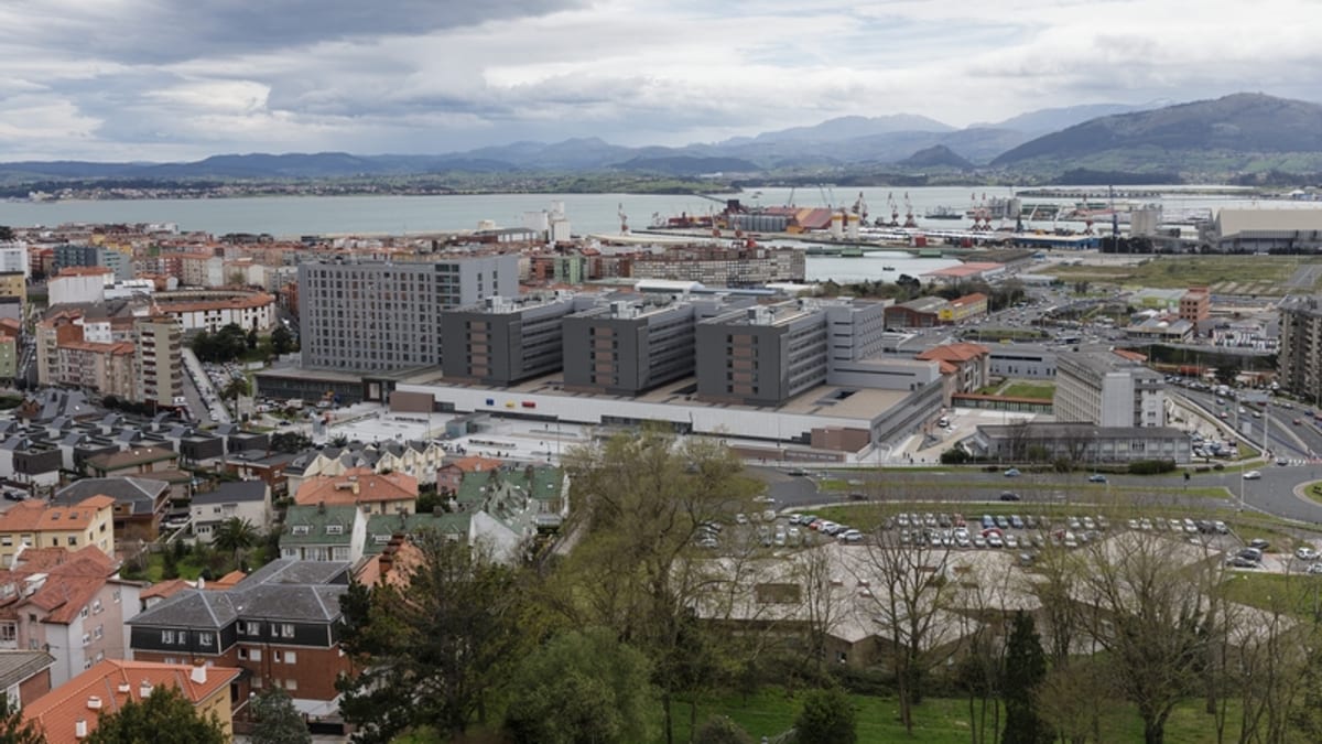 Fachada del Hospital Universitario Marqués de Valdecilla en Cantabria