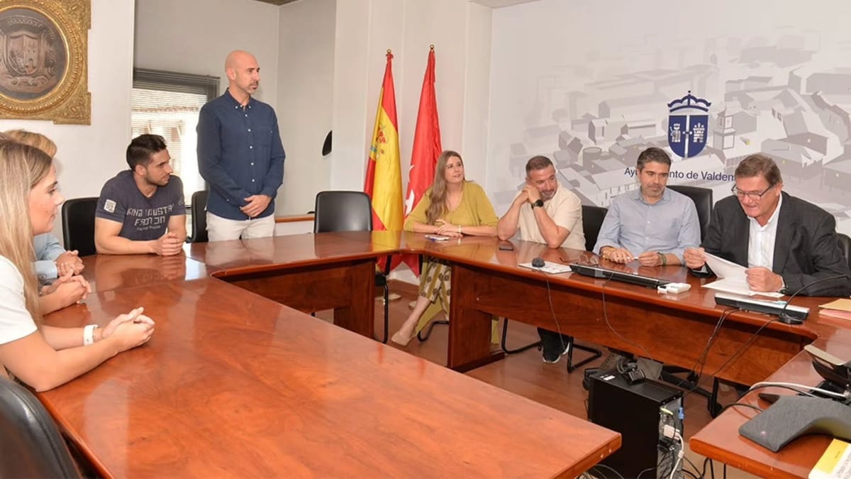 Cinco nuevos agentes en prácticas de la Policía Local de Valdemoro en acto de bienvenida del Ayuntamiento