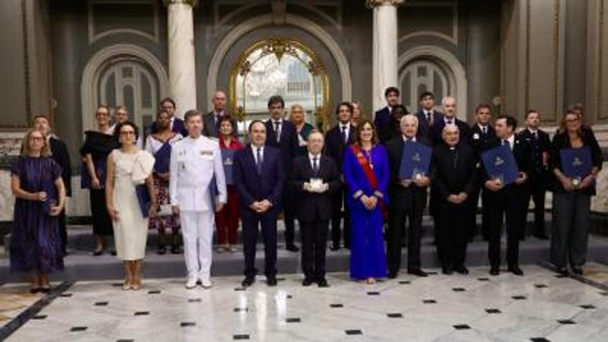 Acto oficial de entrega de honores y distinciones de la ciudad de València con participación de autoridades de la Generalitat Valenciana
