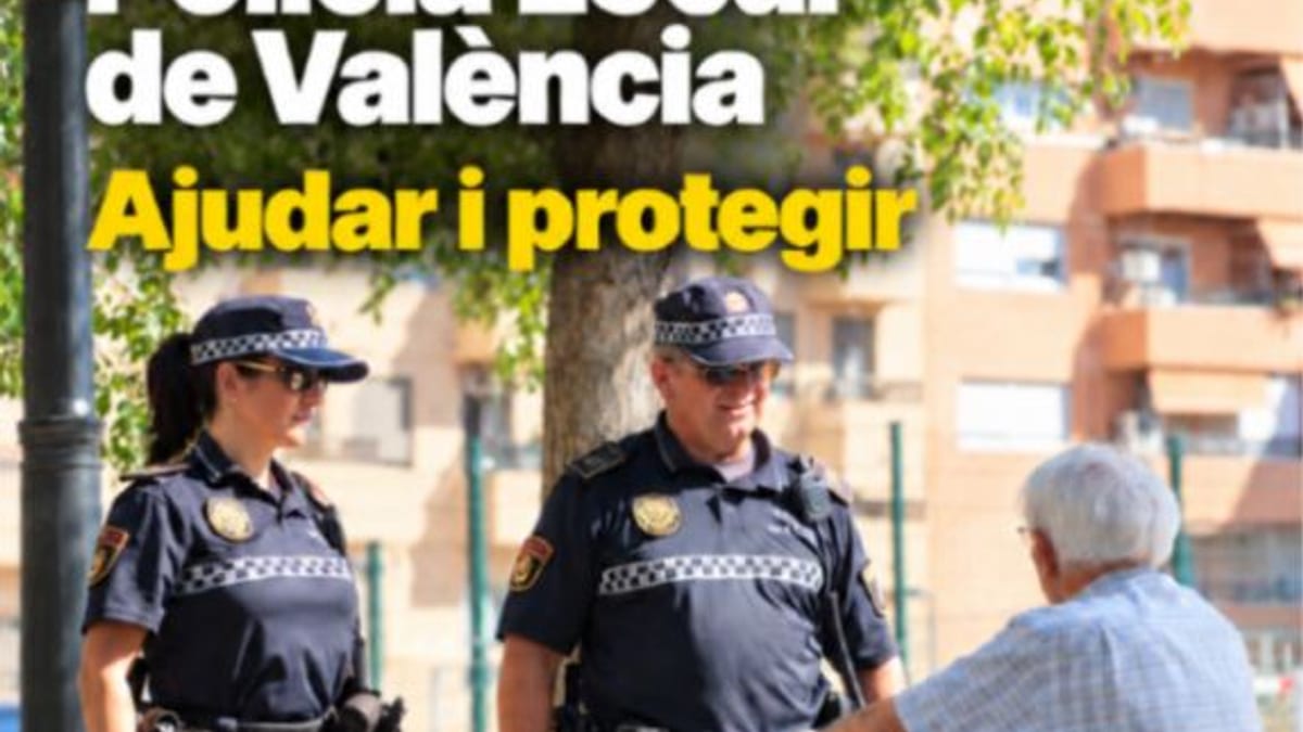 Acto de entrega de medallas del Día de la Policía Local de Valencia con agentes uniformados