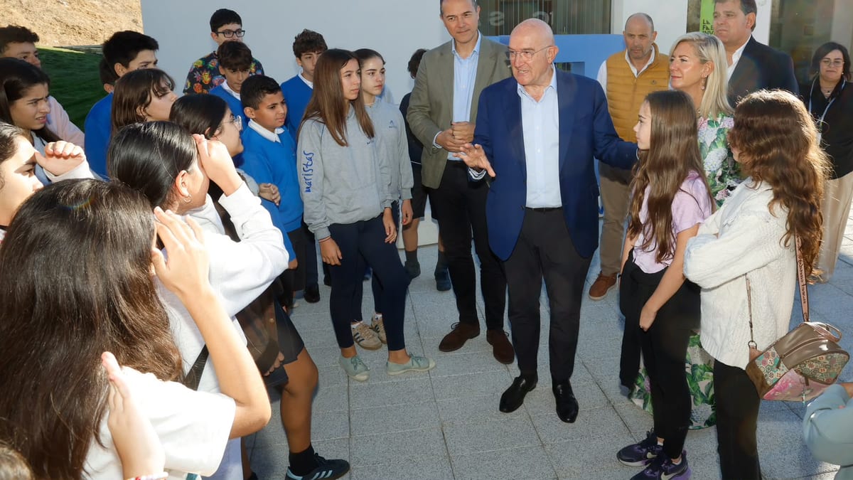 Visitantes en el Centro de Tratamiento de Residuos de Valladolid conociendo La Fábrica Inversa
