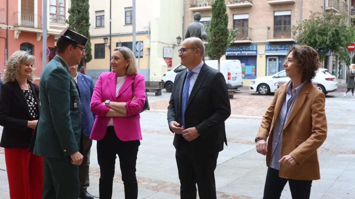 Grupo de personas en el acto de entrega de los VI Premios San Atilano en el Teatro San Atilano de Zamora