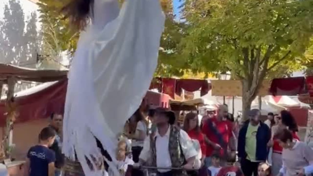 Mercado Histórico de Fernando VI y Feria de Autores Locales en la Plaza de la Constitución de Villaviciosa de Odón con gran asistencia de visitantes