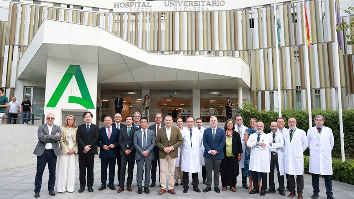 Antonio Sanz en el Hospital Universitario Virgen Macarena durante la presentación del acuerdo de colaboración con Fujifilm Healthcare