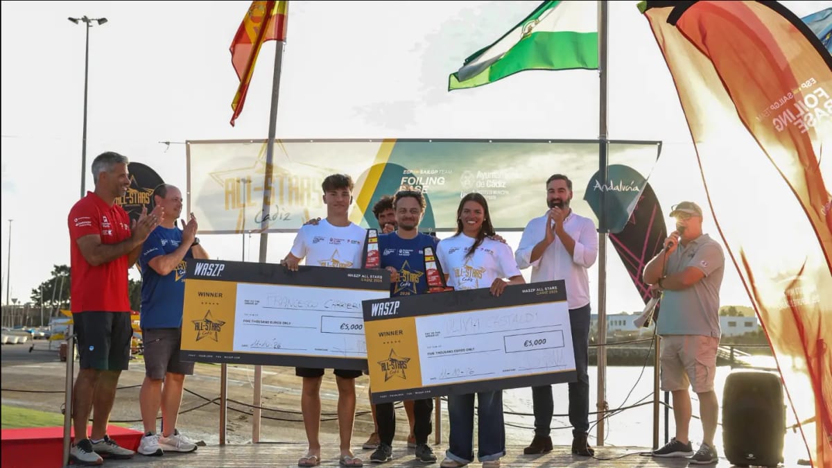 Regata WASZP All Stars 2026 en Cádiz con embarcaciones de foiling en competición