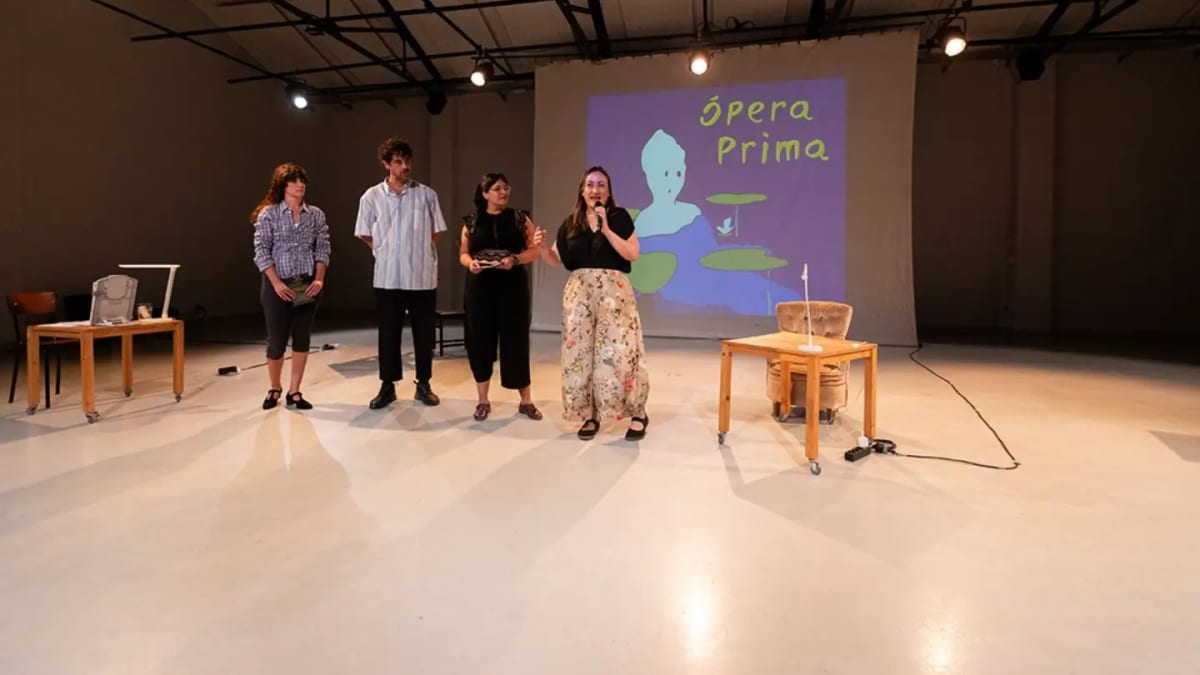 Participantes y público en la primera jornada de las XII Jornadas Escénicas INJUVE en Replika Teatro