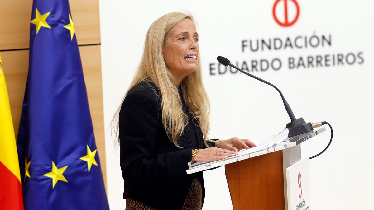 Acto de entrega del XIII Premio Fundación Eduardo Barreiros con la consejera de Economía de la Comunidad de Madrid